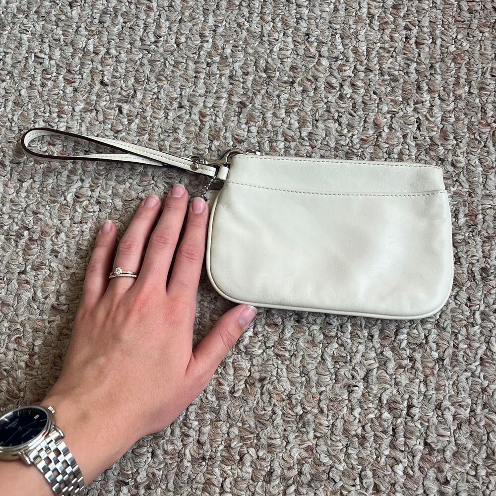 Coach Wristlet Vintage Women's Cream and White with Hang Tag Wallet Zip - Picture 7 of 7